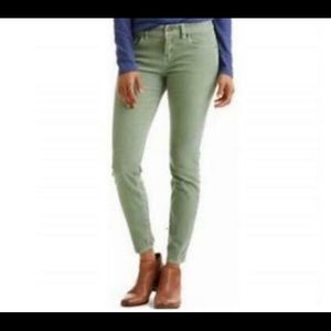 Vineyard Vines skinny cropped cords. Sea foam green